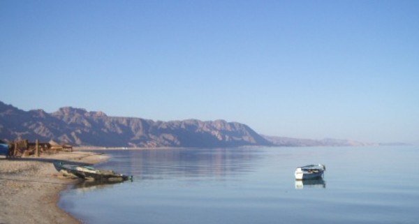 Sinai: Fischerboote am Roten Meer